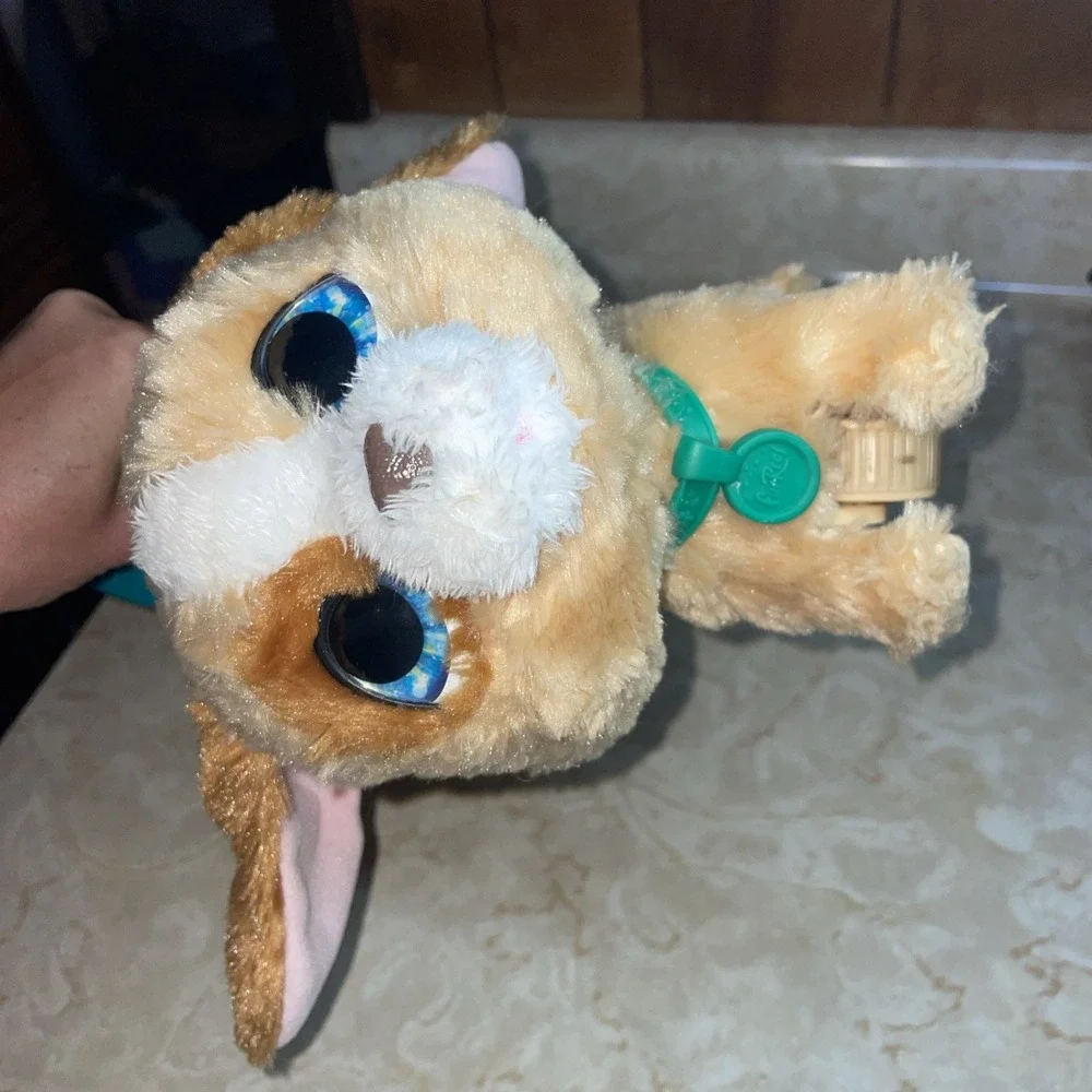 FurReal‎ Walks-A-Lot Blue Eyed Brown Dog - Leash/Collar/Batteries Included